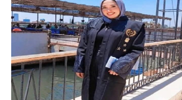 سندباد المبيعات" يحتفل بجيل القانون الجديد.. وحيد المنسي يُهنيء نورا أبو الليل بـ "ليسانس الحقوق"