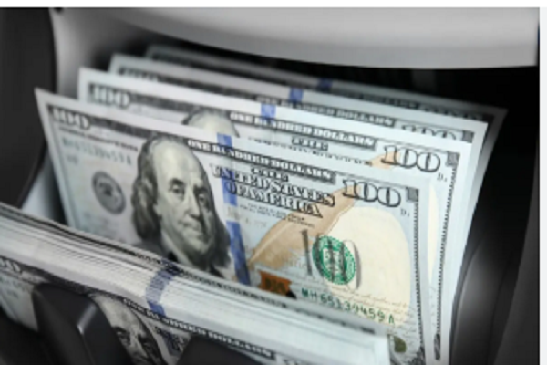 استقرار حذر في سعر الدولار بالبنوك المصرية وتوقعات تحركات القطاع المصرفي