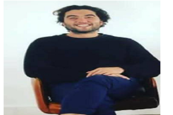 كريم سرحان.. الحفيد الأسترالي الذي لا يتحدث العربية يرافق جثمان والده السفير في رحلته الأخيرة إلى مصر